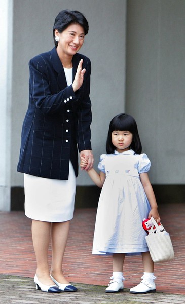 Фото №5 - Невроз, анорексия, нелюбовь: как живет принцесса Айко, японская «принцесса Несмеяна